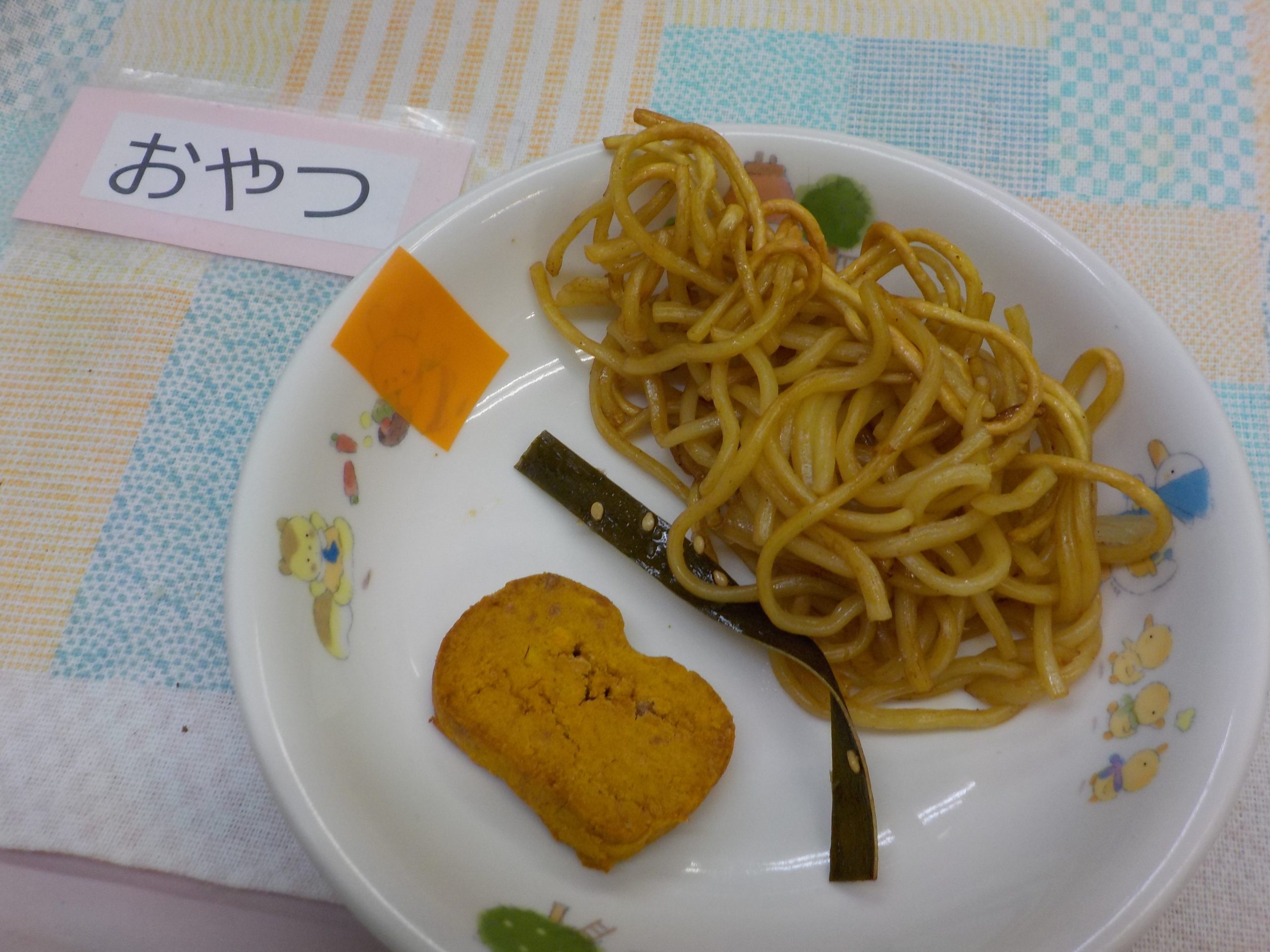 【おやつ】ソース焼きそば・ごまこんぶ・南瓜の米粉クッキー