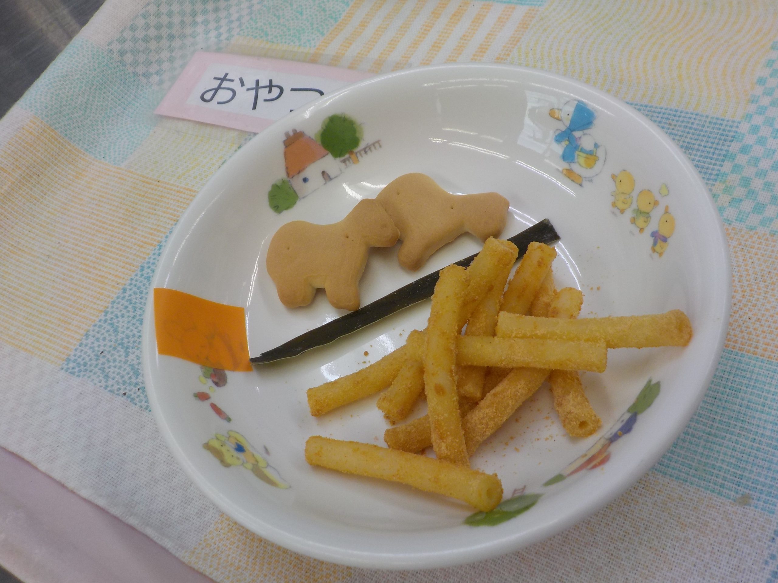 【おやつ】マカロニのきな粉和え・こんぶ・お菓子